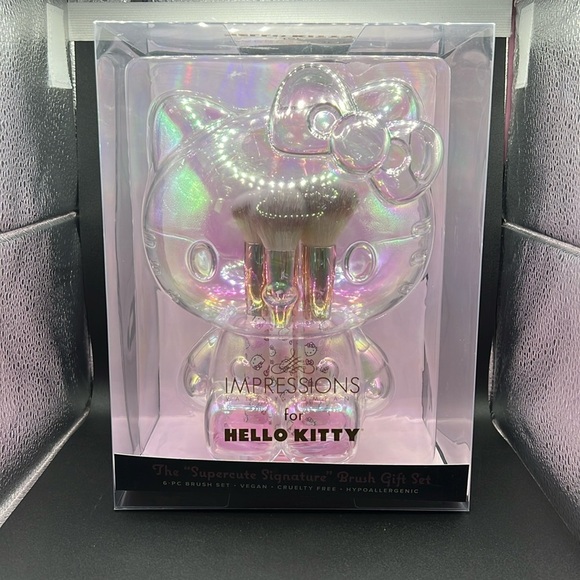 Impressions Other - Hello Kitty Iridescent The Supercute Signature 6 Piece Brush Gift Set